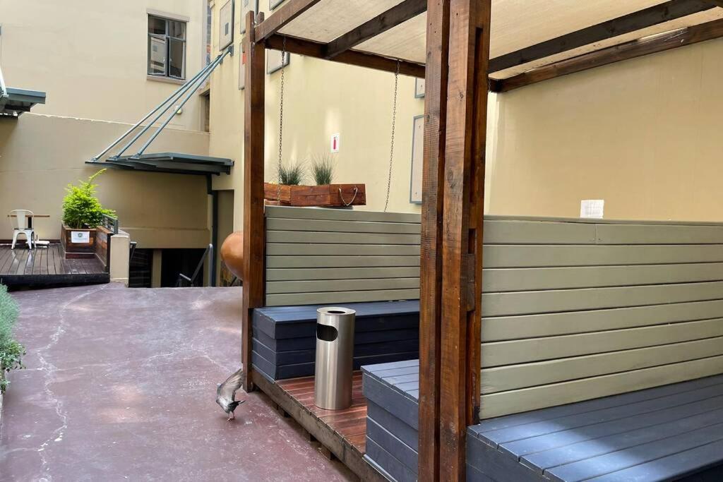 Cool & Easy Flat In The Heart Of Marshalltown Johannesburgo Exterior foto
